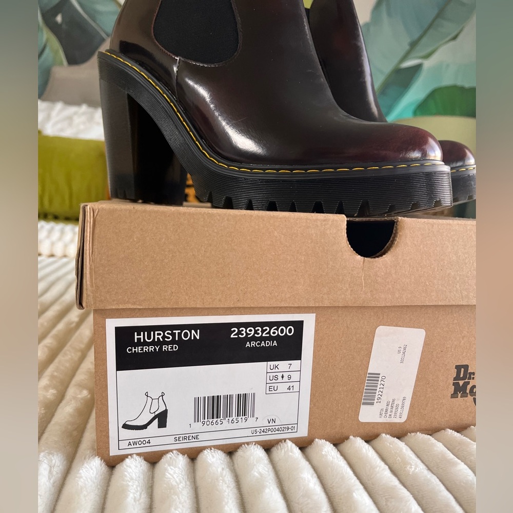 Dr Martens Hurston Cherry Red Platform Lug Chelsea Heeled Boots Size 9 NIB - Picture 9 of 9